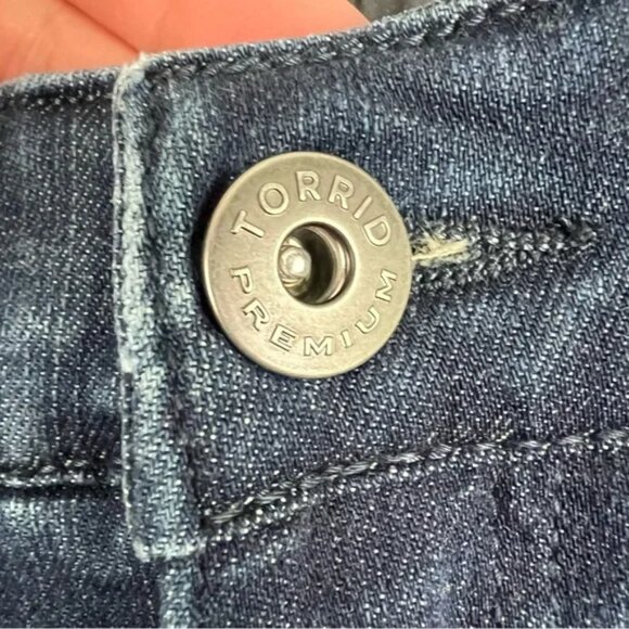 Torrid Premium Bombshell Skinny Jeans Size 20 Short High-Rise Stretch Denim - Picture 4 of 8